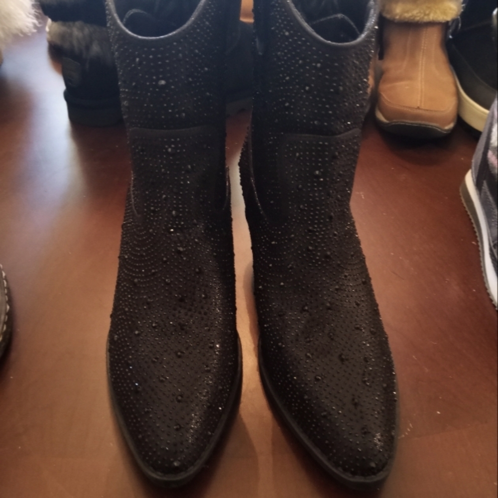 COWBOY BOOTS